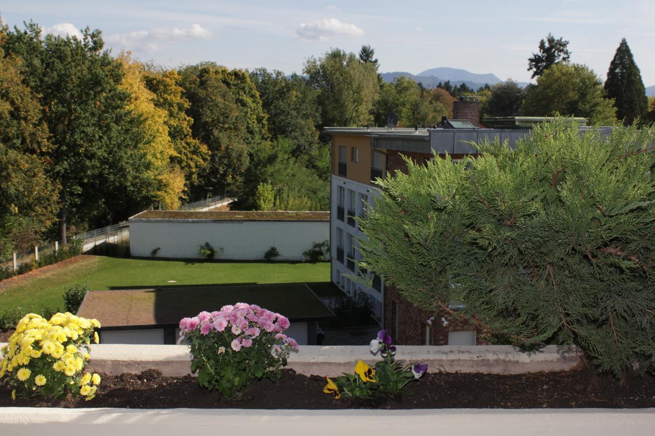 Mariaprimavera Apartment Am Kurpark Mit Schwarzwaldblick * * * * Bad Krozingen Luaran gambar