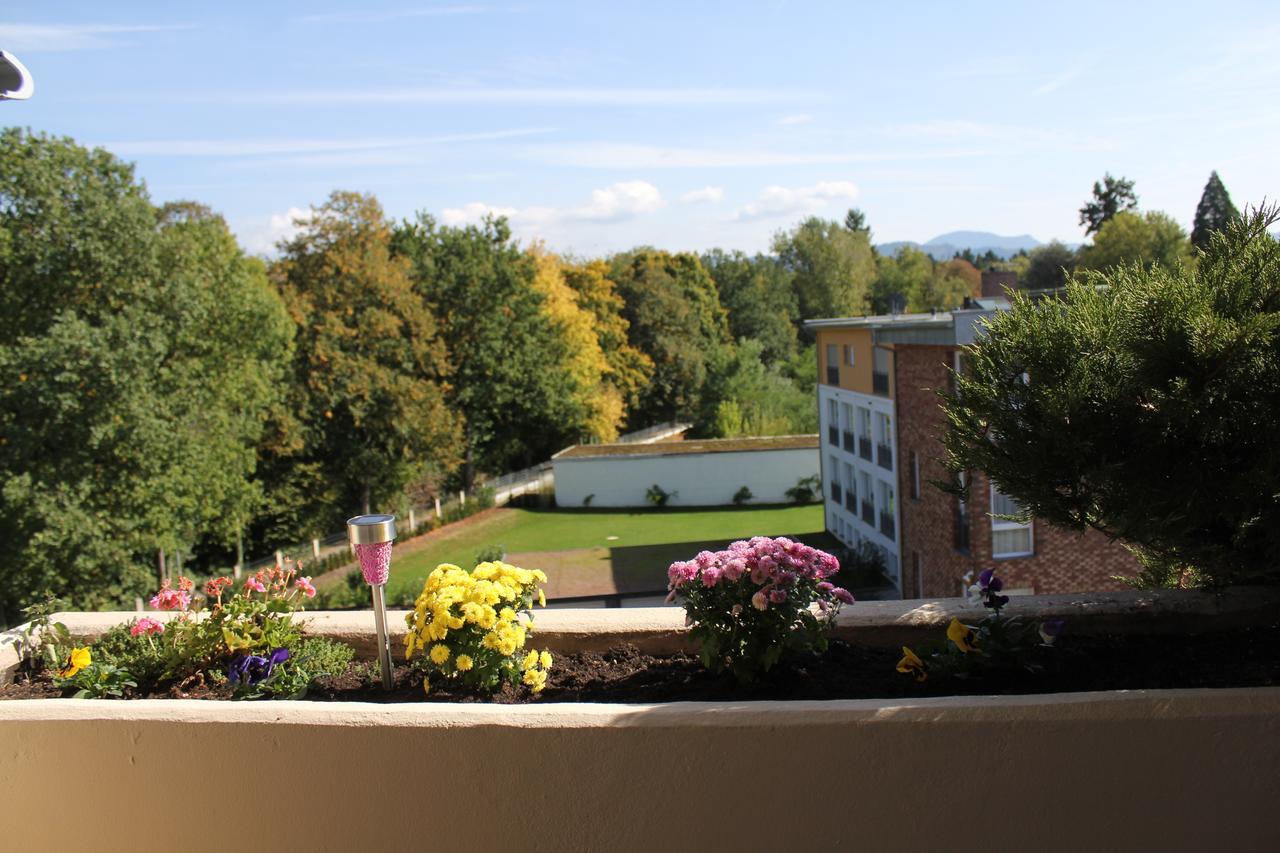 Mariaprimavera Apartment Am Kurpark Mit Schwarzwaldblick * * * * Bad Krozingen Luaran gambar